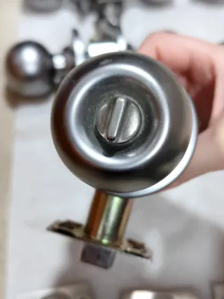 Pomos puerta bola metálicos tessa assa abloy