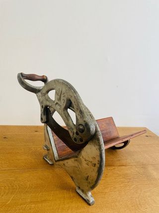 Rabanadora de pan francesa antigua