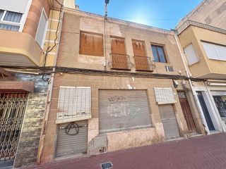 Chalet en venta en Elda