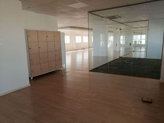 Oficina en alquiler en Colores - Entreparques en Sevilla