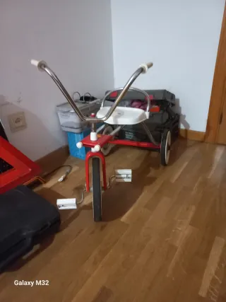 Triciclo vintage coloma rojo y blanco