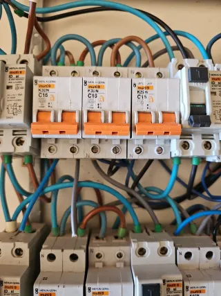 Cuadro Eléctrico con Interruptores