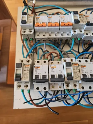 Cuadro Eléctrico con Interruptores