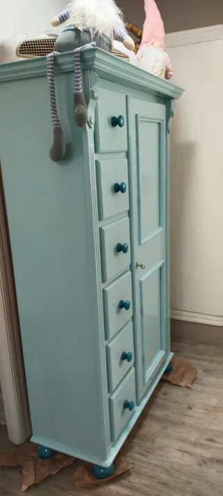 Armario infantil madera maciza.