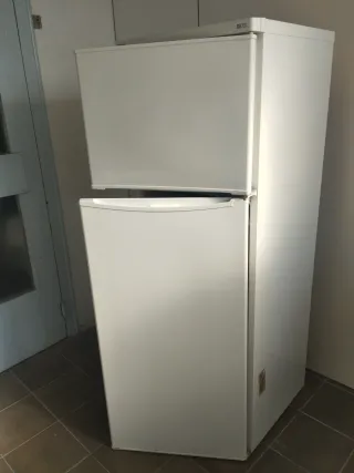 Frigorífico Indesit 150 cm. Nevera