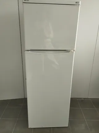 Frigorífico Indesit 150 cm. Nevera