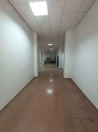 Local comercial en venta en Linares