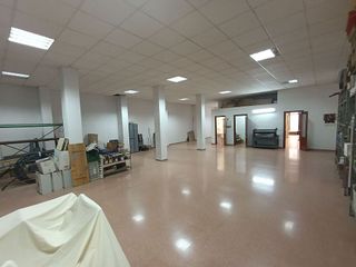 Local comercial en venta en Linares
