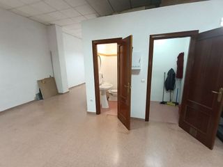 Local comercial en venta en Linares