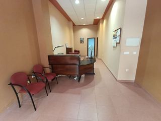 Local comercial en venta en Linares