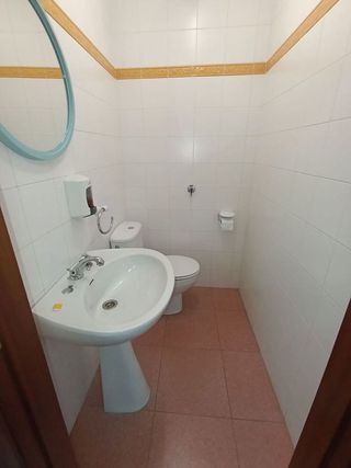 Local comercial en venta en Linares