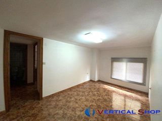 Local comercial en venta en Caudete
