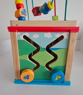 Cubo de actividades para bebés