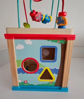 Cubo de actividades para bebés