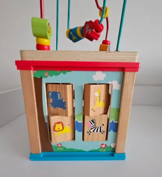 Cubo de actividades para bebés