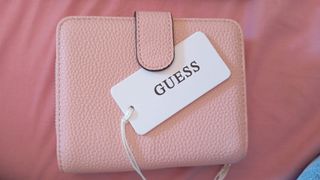 Cartera Guess Rosa Nueva con Etiqueta