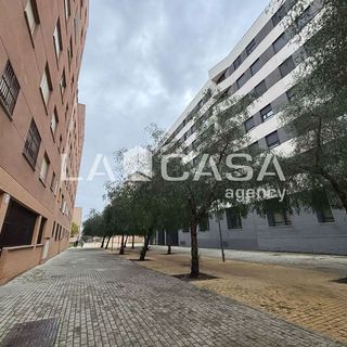 Garaje en venta en Colores - Entreparques en Sevilla