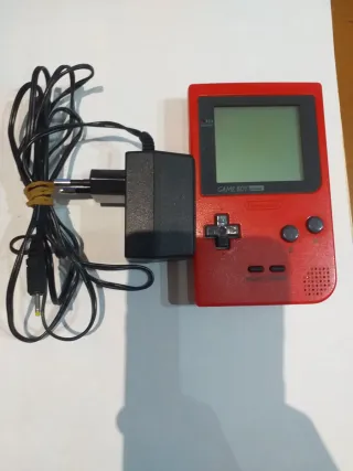 Nintendo Game Boy Pocket + Cargador