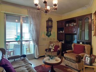 Piso en venta en Ventiun en Ourense