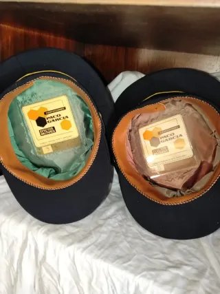 2 Gorras de aparcacoches restaurant LAS-BRASAS.