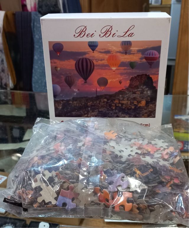 Quebra-cabeça de 1000 peças com paisagem de globos