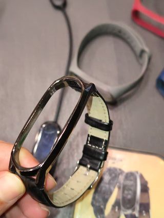 Xiaomi Mi Smart Band 4 con cinturini