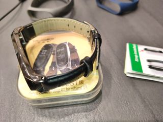 Xiaomi Mi Smart Band 4 con cinturini