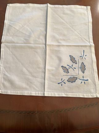 Mantel vintage blanco y azul A
