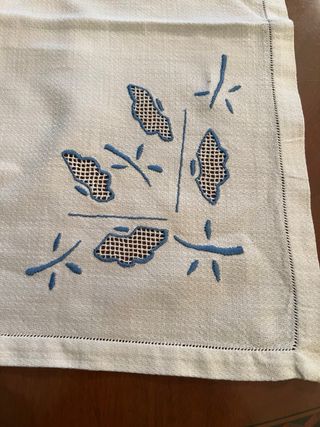 Mantel vintage blanco y azul A