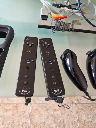 Nintendo Wii con Wii Fit e 2 controller