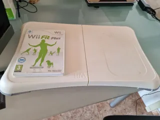 Nintendo Wii con Wii Fit e 2 controller