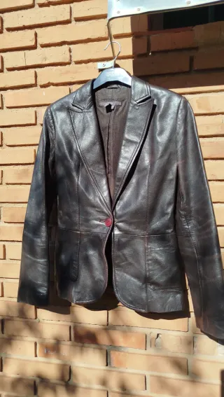 Chaqueta de piel marrón