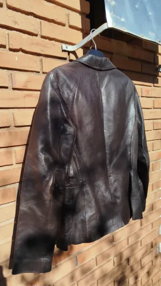 Chaqueta de piel marrón