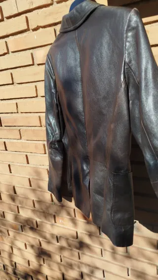 Chaqueta de piel marrón