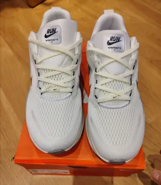 Nike Vomero 18 Talla 43