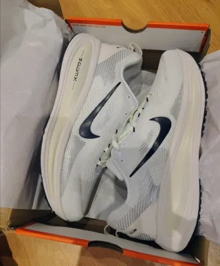Nike Vomero 18 Talla 43