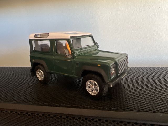 Land Rover Defender 90 Schuco 1:43