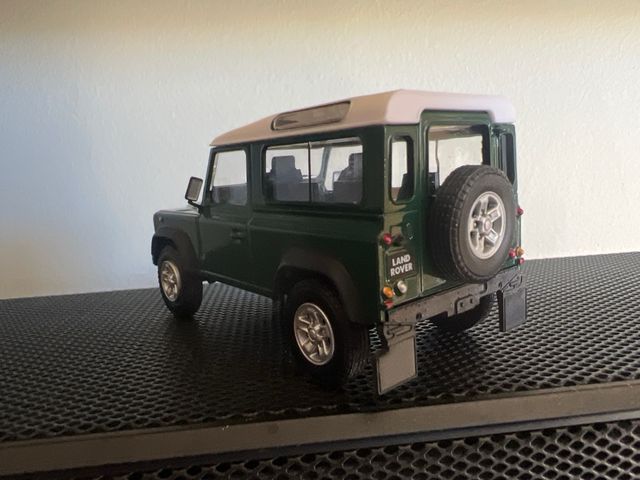 Land Rover Defender 90 Schuco 1:43