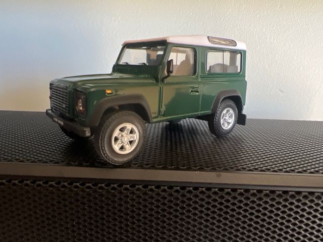 Land Rover Defender 90 Schuco 1:43
