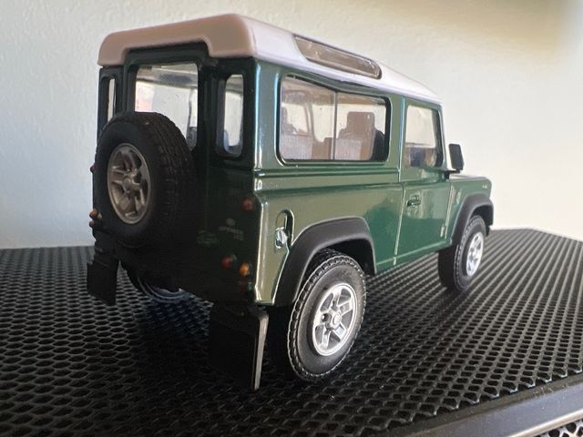 Land Rover Defender 90 Schuco 1:43