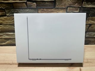 MacBook Air 13 M3 Gris Espacial 16/512GB Plata