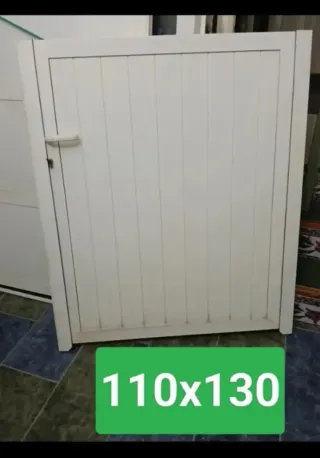 Puerta de aluminio blanca 110x130