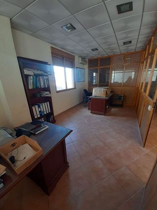 Local comercial en venta en Úbeda