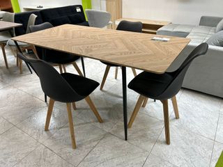 Mesa Sama Extensible + 4 Sillas Negras