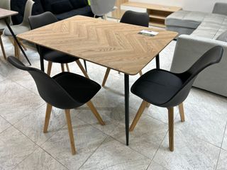 Mesa Sama Extensible + 4 Sillas Negras