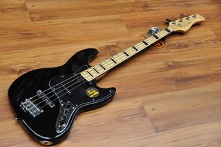 Bajo Marcus Miller V7 Negro