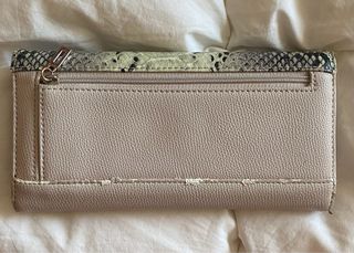 Monedero Guess estampado piel serpiente