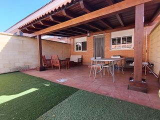 Casa adosada en venta en PAU 2-600 en Puertollano