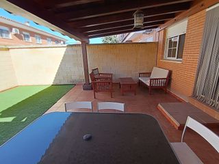 Casa adosada en venta en PAU 2-600 en Puertollano