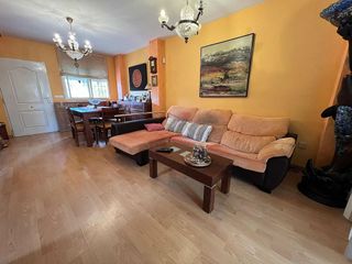 Chalet en venta en Urbanizaciones en Llíria